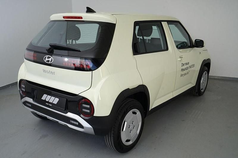 Gebraucht Hyundai Inster Select 71 kW (97 PS) 2025 Buttercream yellow / mic (gelb) Kleinwagen