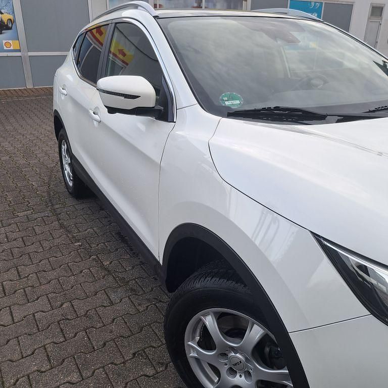 Weiß Gebraucht 2017 Nissan Qashqai N-Connecta SUV | 10.500 € (Guter Preis) - Bild 1/4