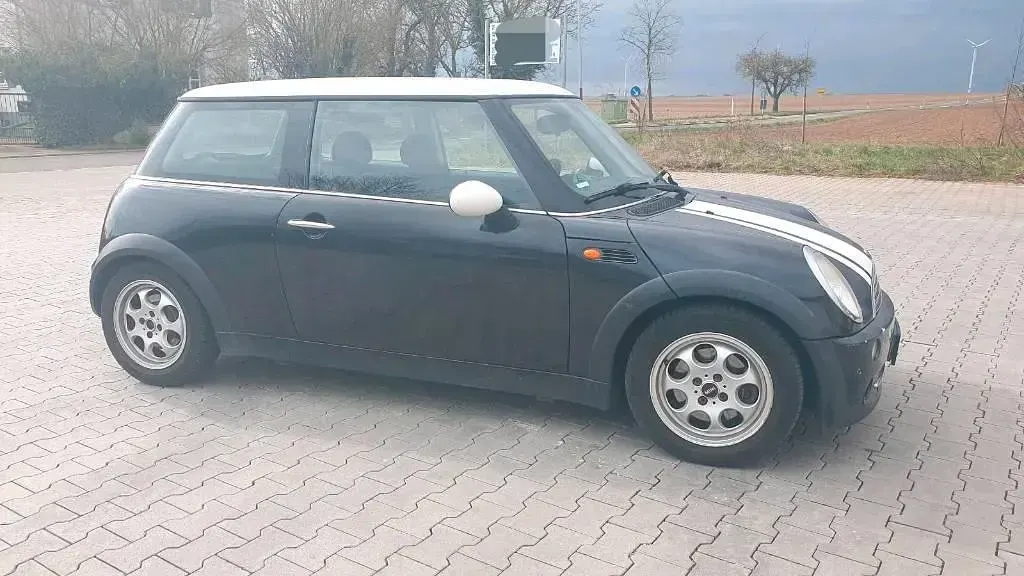 Używany Mini Cooper 116 KM (85 kW) 2004 Czarny Hatchback