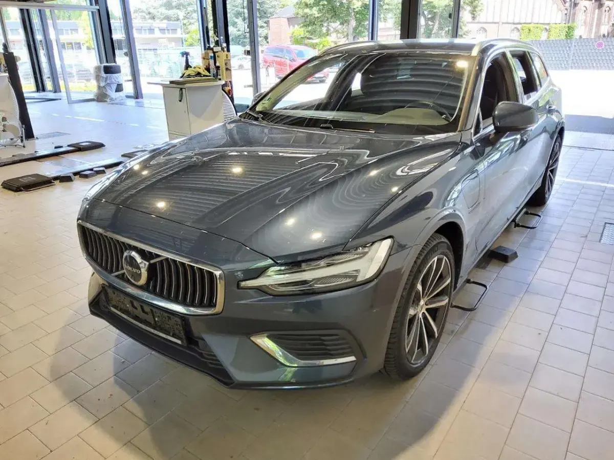 Gebraucht Volvo V60 Core 397 PS (291 kW) 2024 Blau Kombi