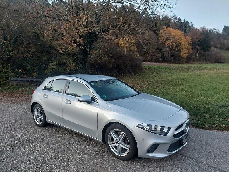 Silber Gebraucht 2018 Mercedes A200 Limousine | 16.600 € (Guter Preis) - Bild 1/4