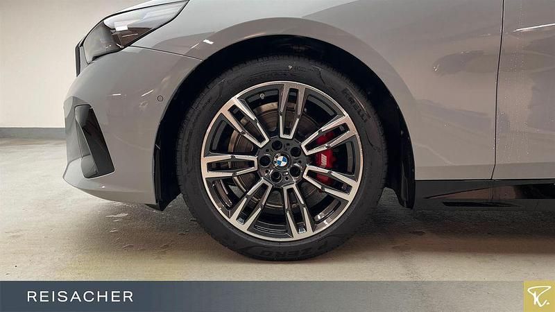 Neu BMW 520 Performance 197 PS (144 kW) 2025 Grau Limousine