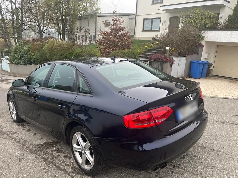 Gebraucht Audi A4 120 PS (88 kW) 2010 Blau Limousine