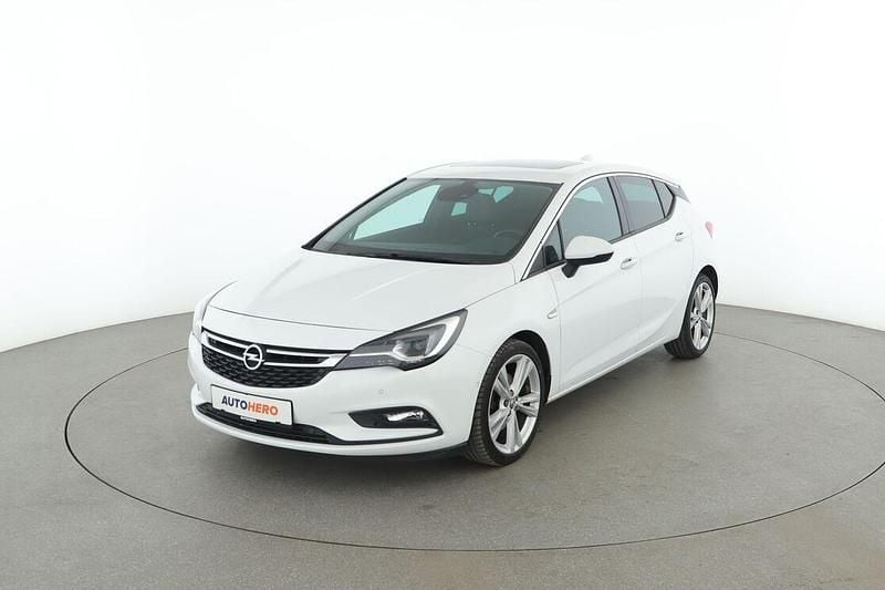 Weiß Gebraucht 2017 Opel Astra Innovation Limousine | 12.290 € (Teuer) - Bild 1/3