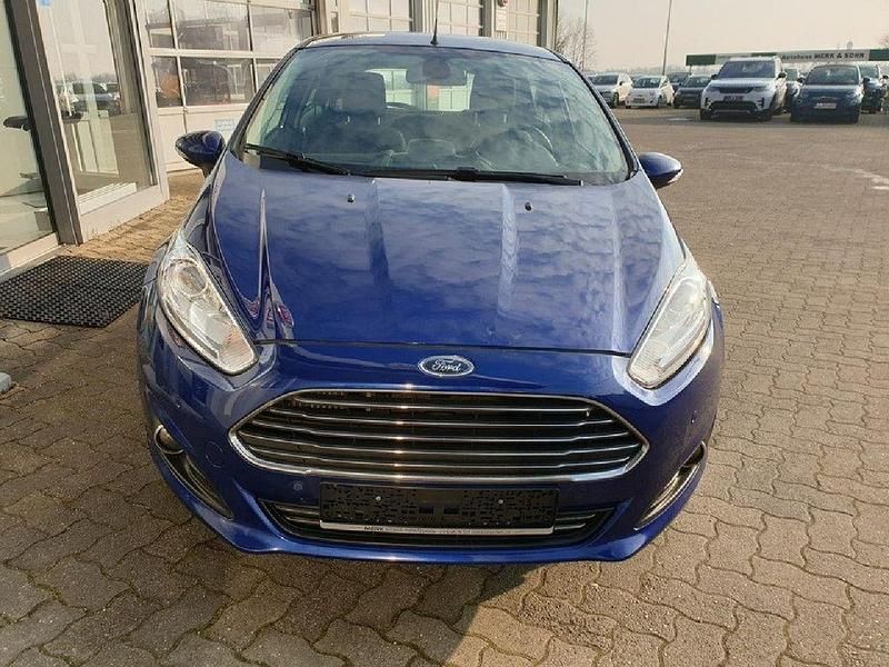 Gebraucht Ford Fiesta Titanium 95 PS (69 kW) 2015 Indicblau metallic Limousine