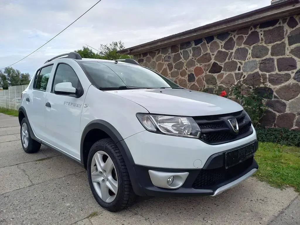 Gebraucht Dacia Sandero Stepway 90 PS (66 kW) 2015 Weiß Limousine