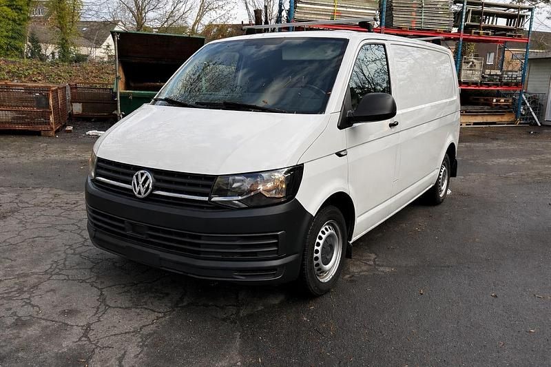 Weiß Gebraucht 2016 VW Transporter Van | 15.900 € (Guter Preis) - Bild 1/4