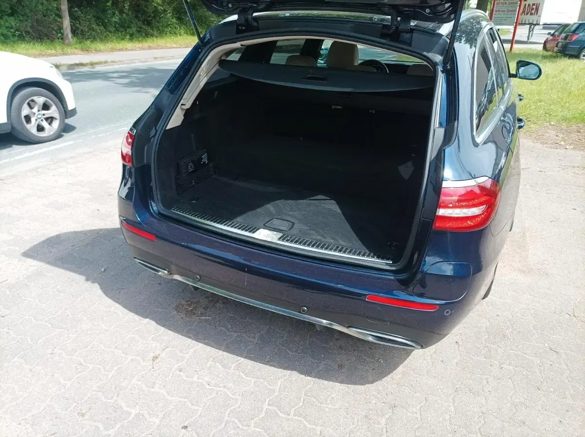 Gebraucht Mercedes E300 306 PS (225 kW) 2020 Blau Kombi