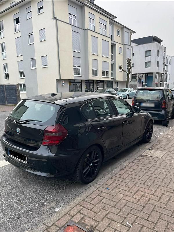 Gebraucht BMW 116 122 PS (89 kW) 2009 Schwarz Kleinwagen