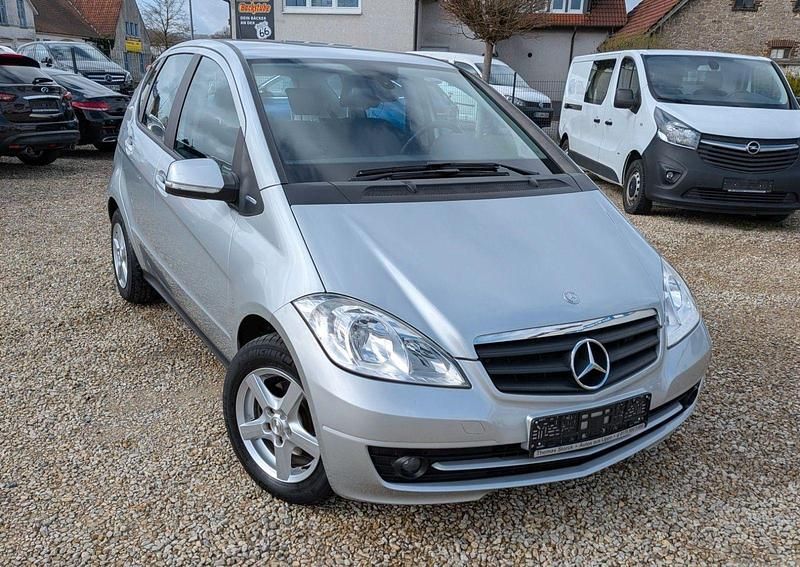 Gebraucht Mercedes A180 116 PS (85 kW) 2011 Silber Kleinwagen