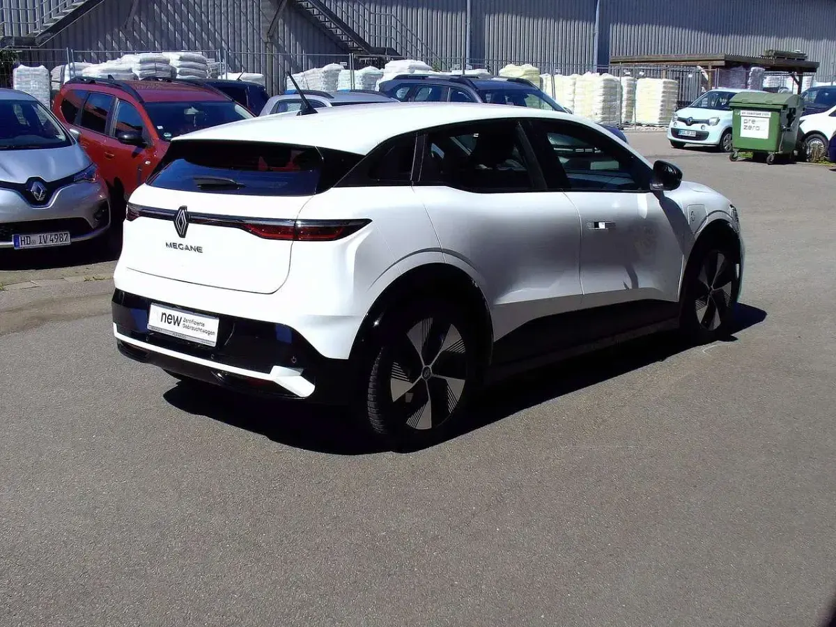 Gebraucht Renault Megane E-Tech Equilibre 96 kW (131 PS) 2023 Arktisweiß Limousine