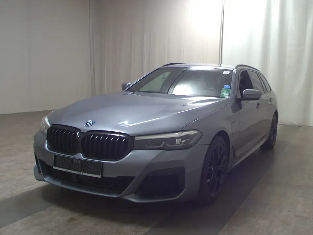 Gebraucht BMW 530e M Sport 292 PS (214 kW) 2022 Grau Kombi