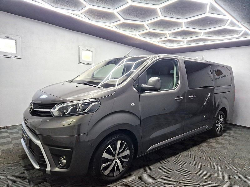 Grau Gebraucht 2020 Toyota Proace Verso Kombi | 37.470 € (Fairer Preis) - Bild 1/4