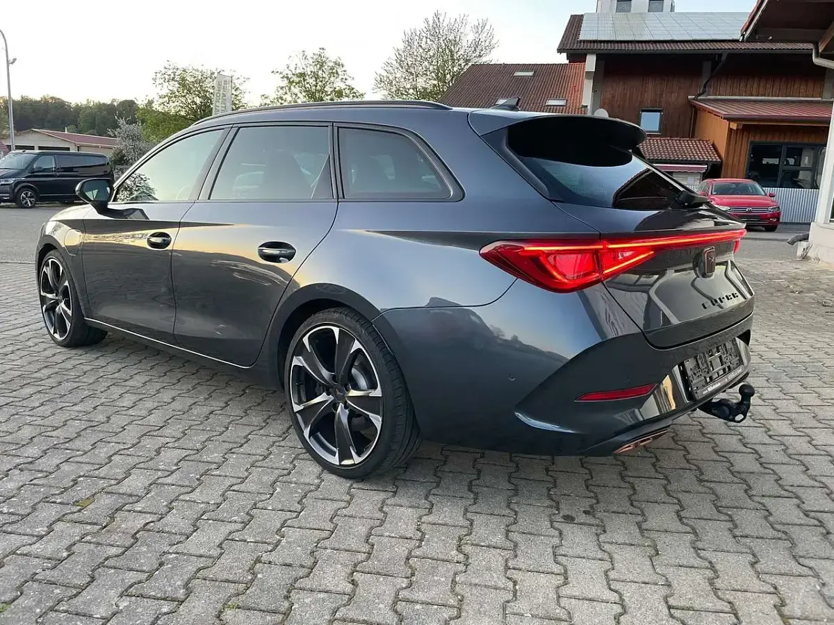 Używany Cupra Leon VZ 245 KM (180 kW) 2023 Szary Kombi
