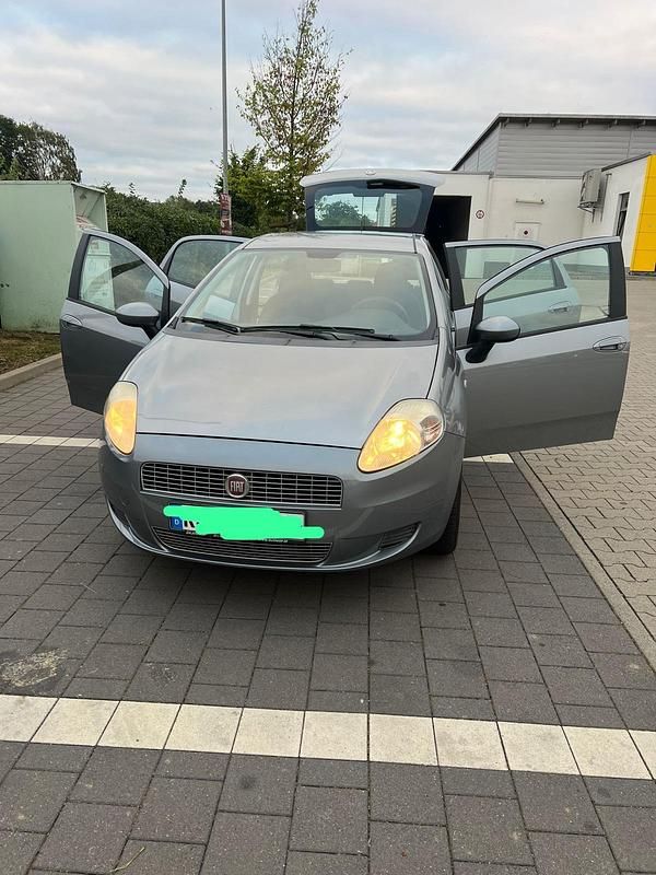 Grau Gebraucht 2009 Fiat Punto Kleinwagen | 2.199 € (Guter Preis) - Bild 1/4