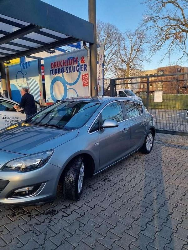 Gebraucht Opel Astra Exklusiv 140 PS (102 kW) 2014 Limousine