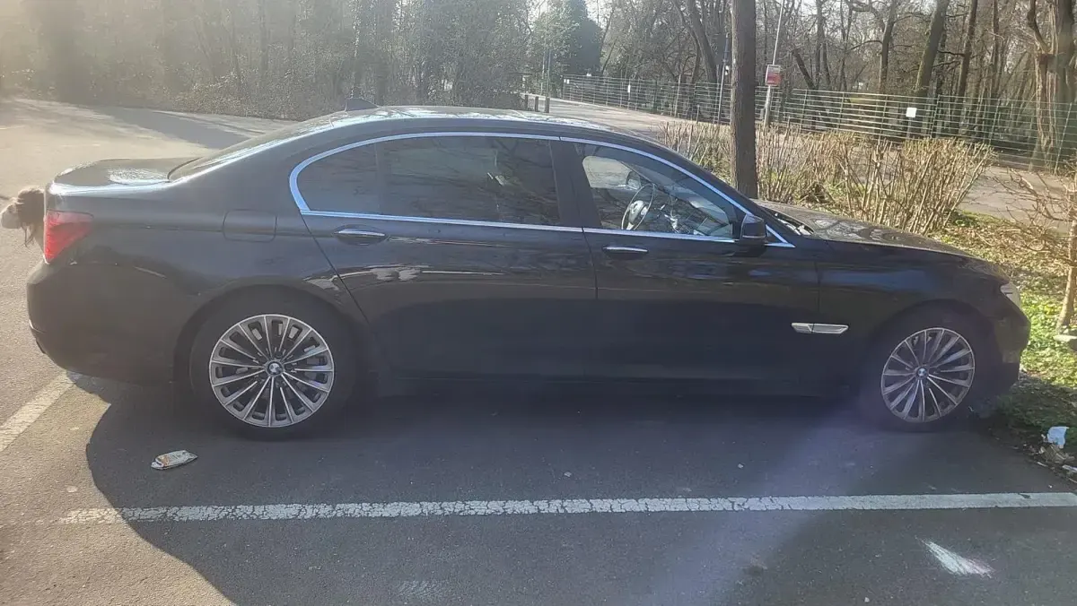 Gebraucht BMW 750L 381 PS (280 kW) 2014 Schwarz Limousine