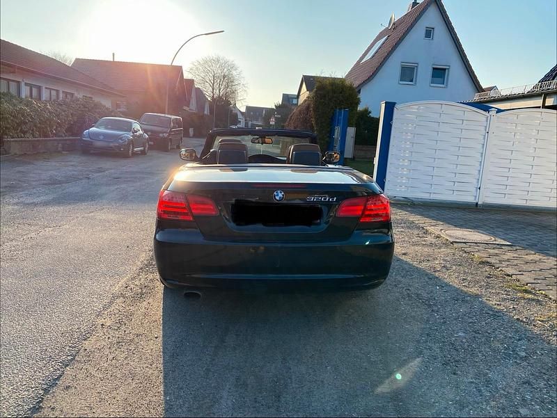 Gebraucht BMW 320 Cabriolet 184 PS (135 kW) 2011 Schwarz Cabrio