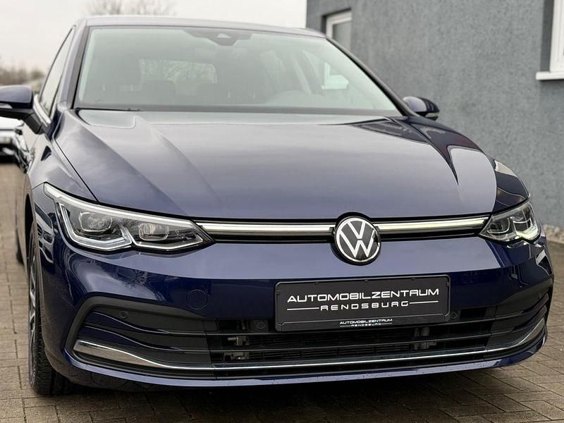 Gebraucht VW Golf VIII Highline 150 PS (110 kW) 2022 Blau Limousine