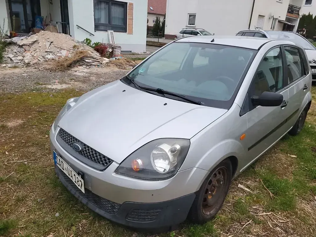 Gebraucht Ford Fiesta Ambiente 60 PS (44 kW) 2005 Grau Kleinwagen