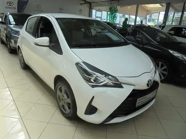 Gebraucht Toyota Yaris Comfort 72 PS (52 kW) 2020 Weiß Limousine
