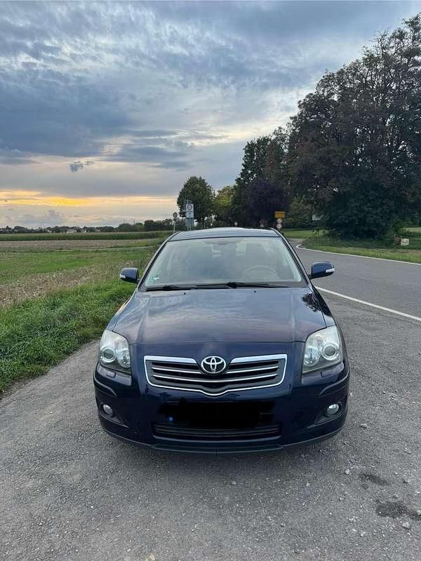 Blau Gebraucht 2009 Toyota Avensis Executive Limousine | 6.500 € (Fairer Preis) - Bild 1/4
