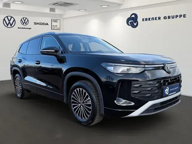 Neu VW Tayron Life 150 PS (110 kW) 2026 Grenadillschwarz metallic SUV