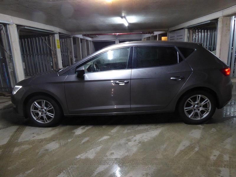 Grau Gebraucht 2014 Seat Leon FR Limousine | 11.000 € (Superpreis) - Bild 1/4