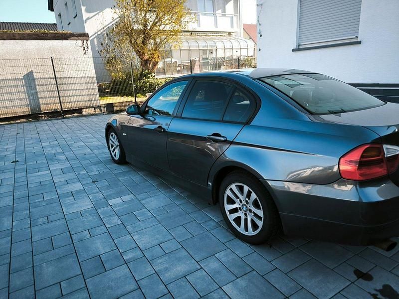 Gebraucht BMW 320 150 PS (110 kW) 2006 Grau Limousine