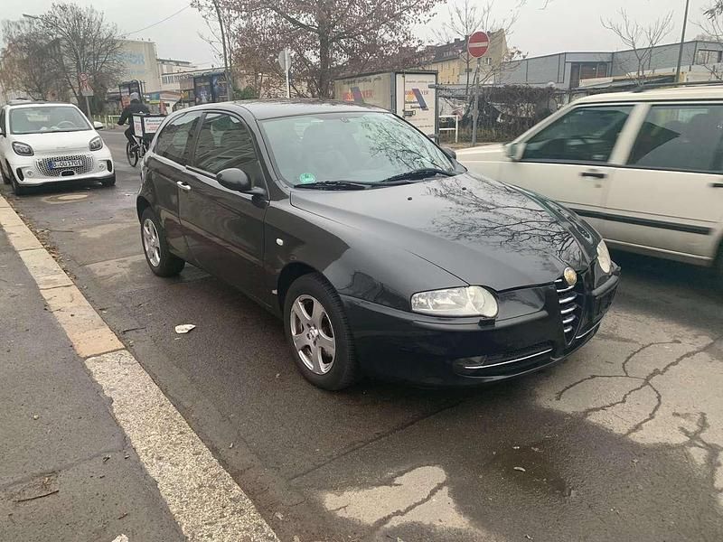 Gebraucht Alfa Romeo 147 120 PS (88 kW) 2003 Schwarz Kleinwagen