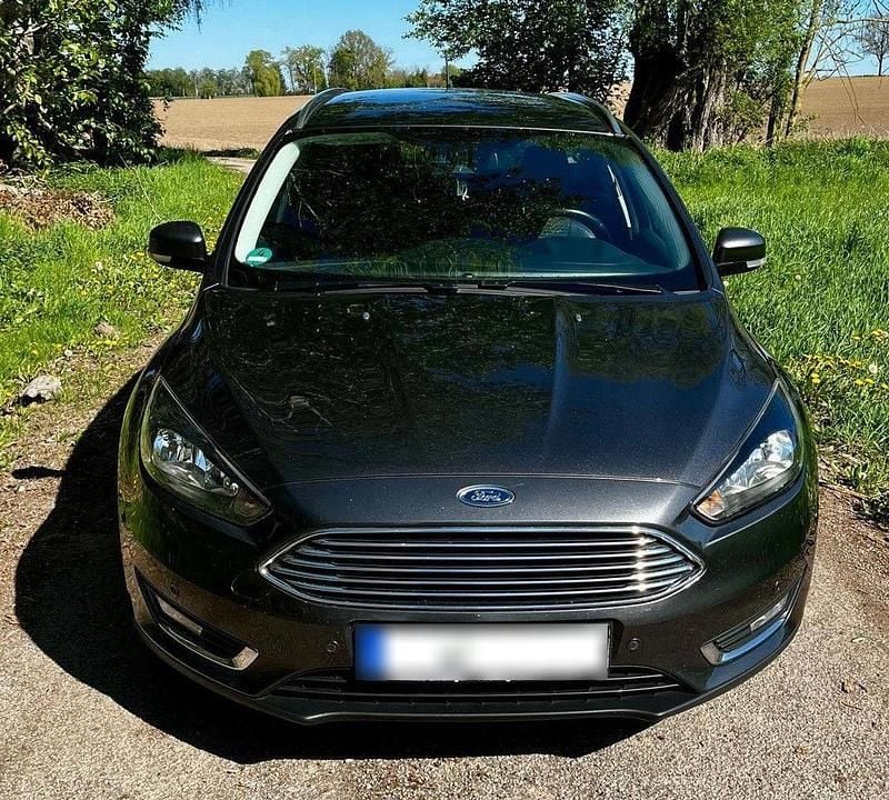 Second-hand Ford Focus Titanium 120 CP (88 kW) 2017 Gri Break