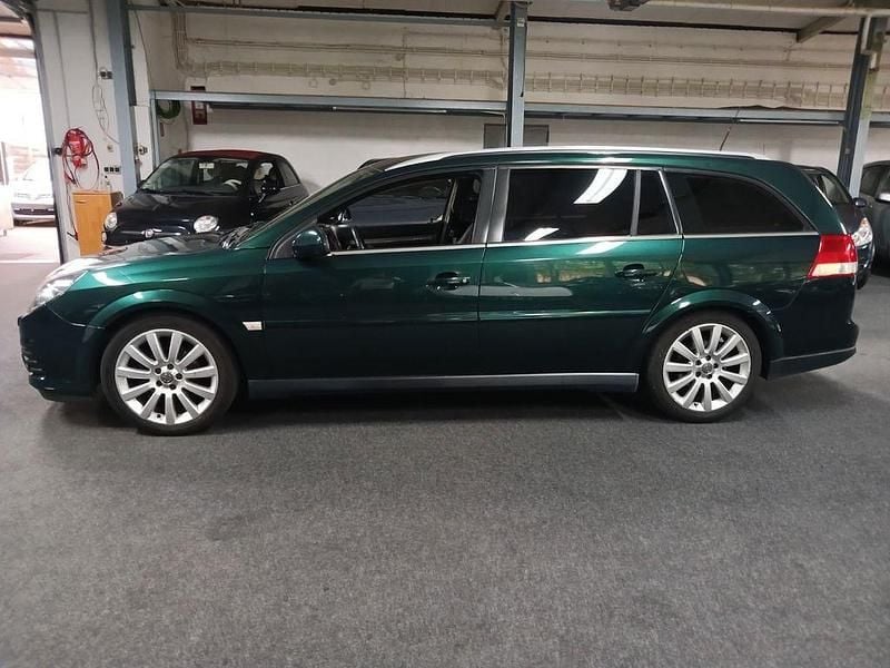 Grün Gebraucht 2005 Opel Vectra Sport Kombi | 3.900 € (Etwas zu teuer) - Bild 1/4