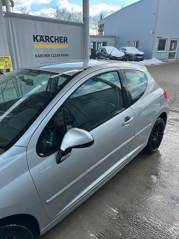 Gebraucht Peugeot 207 73 PS (53 kW) 2010 Silber Limousine