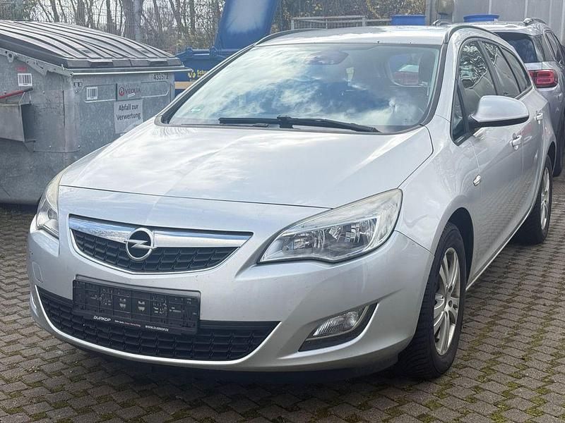 Gebraucht Opel Astra Selection 125 PS (91 kW) 2012 Silber Kombi