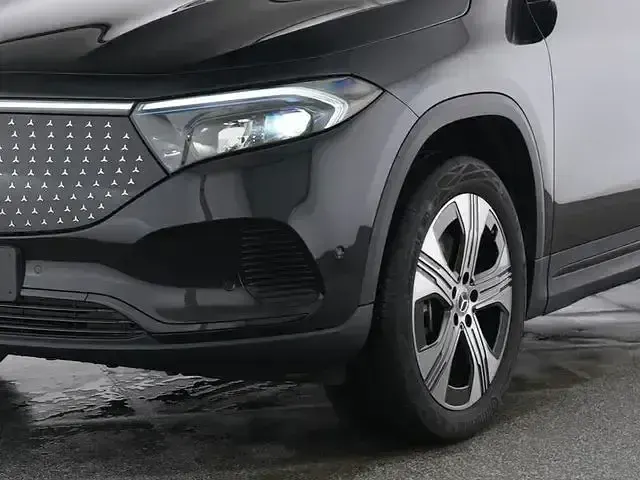 Używany Mercedes EQA300 Night 167 kW (228 KM) 2024 Czarny SUV
