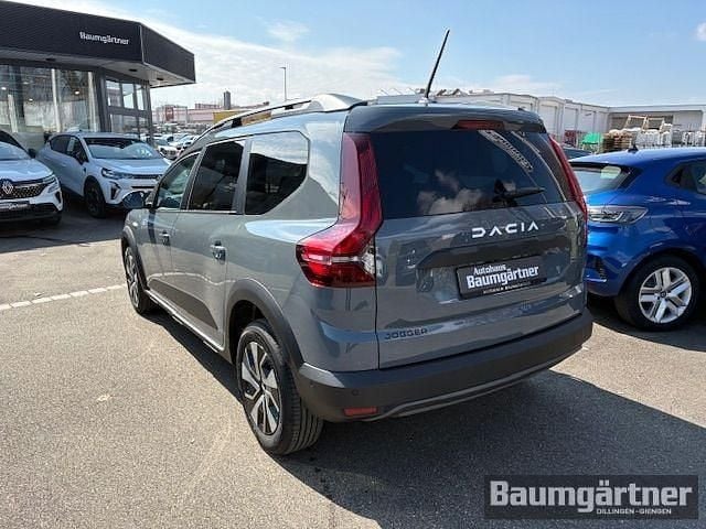 Neu Dacia Jogger Expression 110 PS (80 kW) 2026 Grün Van / Kleinbus