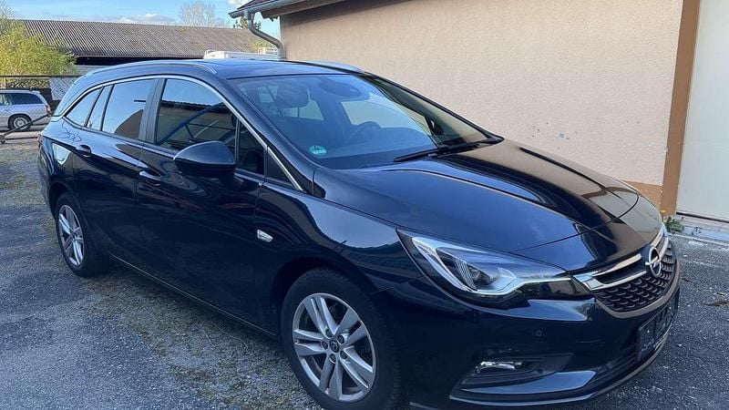 Smaragd gruen (mi) Gebraucht 2018 Opel Astra Business Kombi | 8.950 € (Guter Preis) - Bild 1/4
