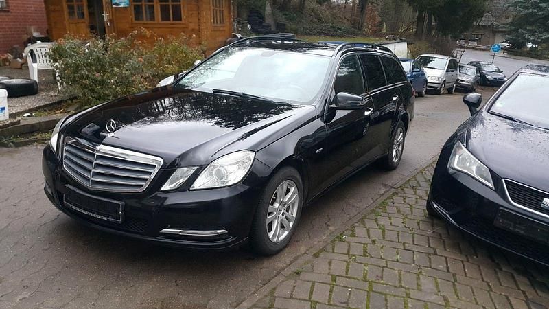 Gebraucht Mercedes E220 Elegance 170 PS (125 kW) 2011 Schwarz Kombi