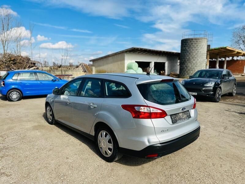 Gebraucht Ford Focus Trend 116 PS (85 kW) 2013 Silber Kombi