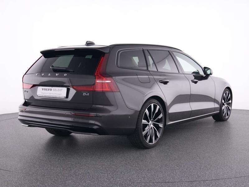 Gebraucht Volvo V60 Plus 197 PS (144 kW) 2023 Grau metallic Kombi