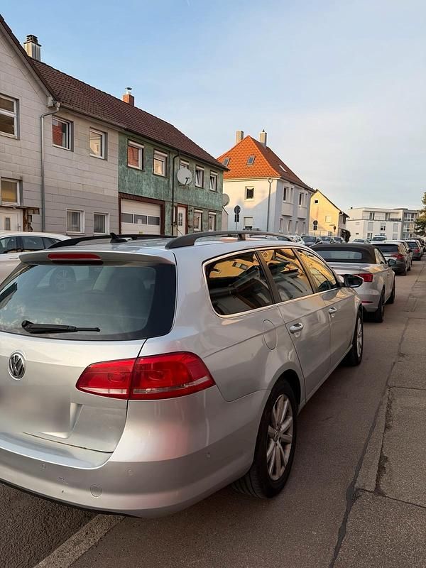 Gebraucht VW Passat 125 PS (91 kW) 2012 Silber Kombi