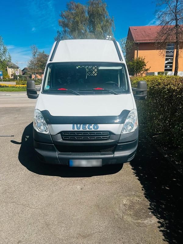 Second-hand Iveco Daily 146 CP (107 kW) 2014 Monovolum