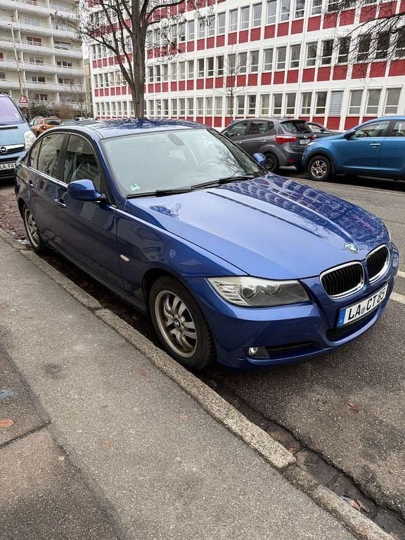 Gebraucht BMW 320 Lifestyle 184 PS (135 kW) 2010 Schwarz Limousine