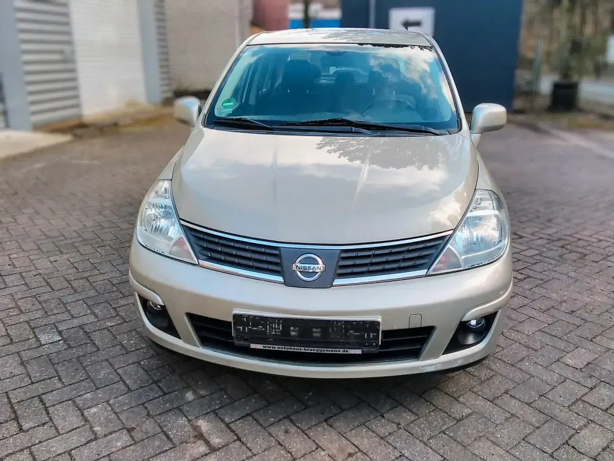 Gebraucht Nissan Tiida 110 PS (80 kW) 2008 Silber Kleinwagen