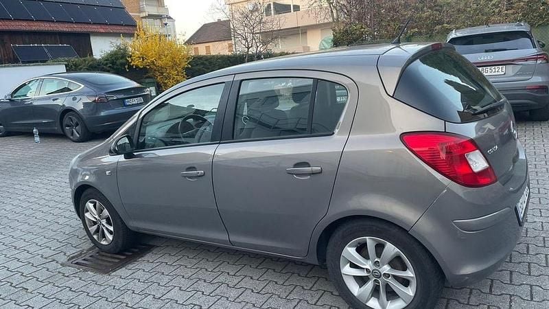 Gebraucht Opel Corsa Edition 69 PS (50 kW) 2014 Beige Kleinwagen