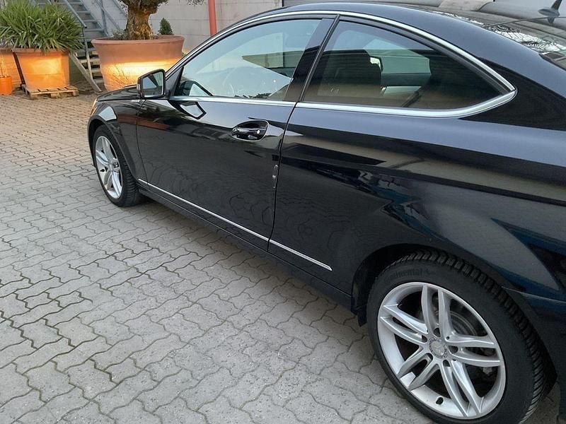 Gebraucht Mercedes C200 184 PS (135 kW) 2014 Schwarz Coupé
