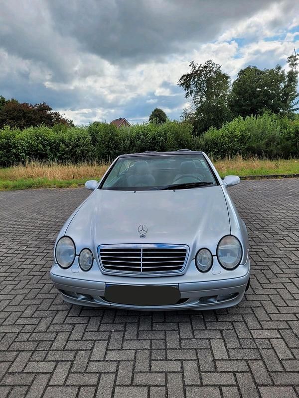 Gebraucht Mercedes CLK320 217 PS (159 kW) 2000 Silber Cabrio