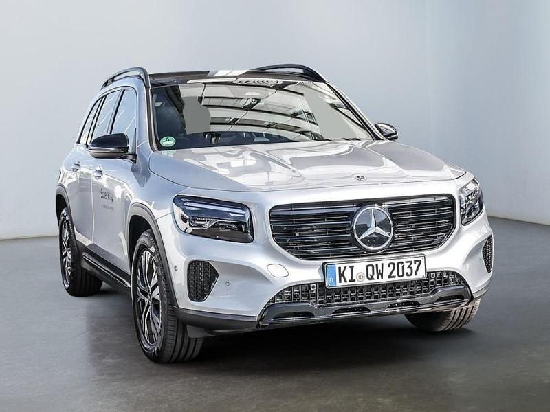 Metalliclack hightechsilber (metallic) Gebraucht 2025 Mercedes GLB200 SUV | 44.950 € (Etwas zu teuer) - Bild 1/4
