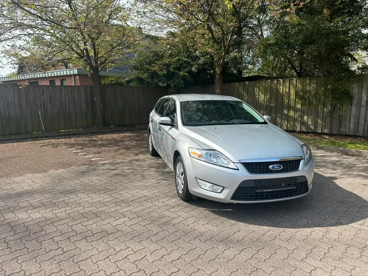 Gebraucht Ford Mondeo 140 PS (102 kW) 2010 Silber Kombi