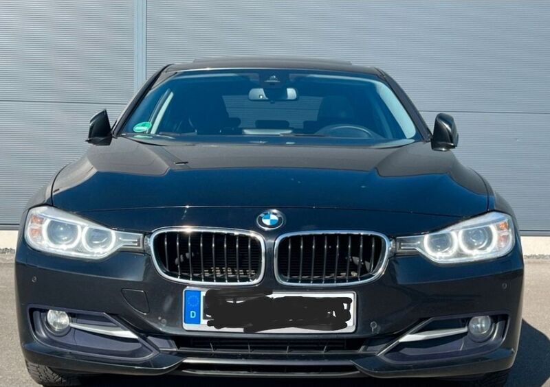 Schwarz Gebraucht 2013 BMW 320 Sport Line Limousine | 13.200 € (Fairer Preis) - Bild 1/4